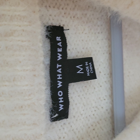 Who What Wear- Fuzzy Sweater (M) - Picture 2 of 2